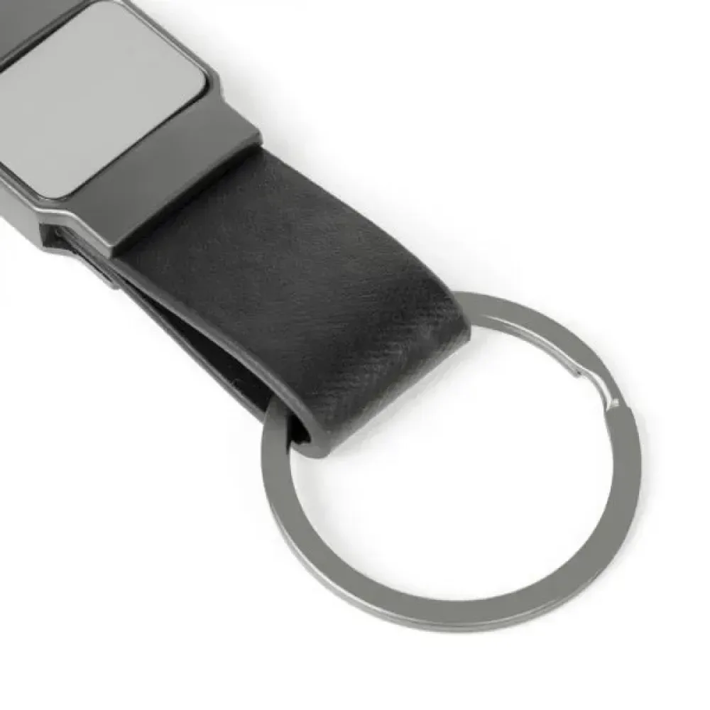 CHAVEIRO MOSQUETÃO CINZA EM METAL/PU