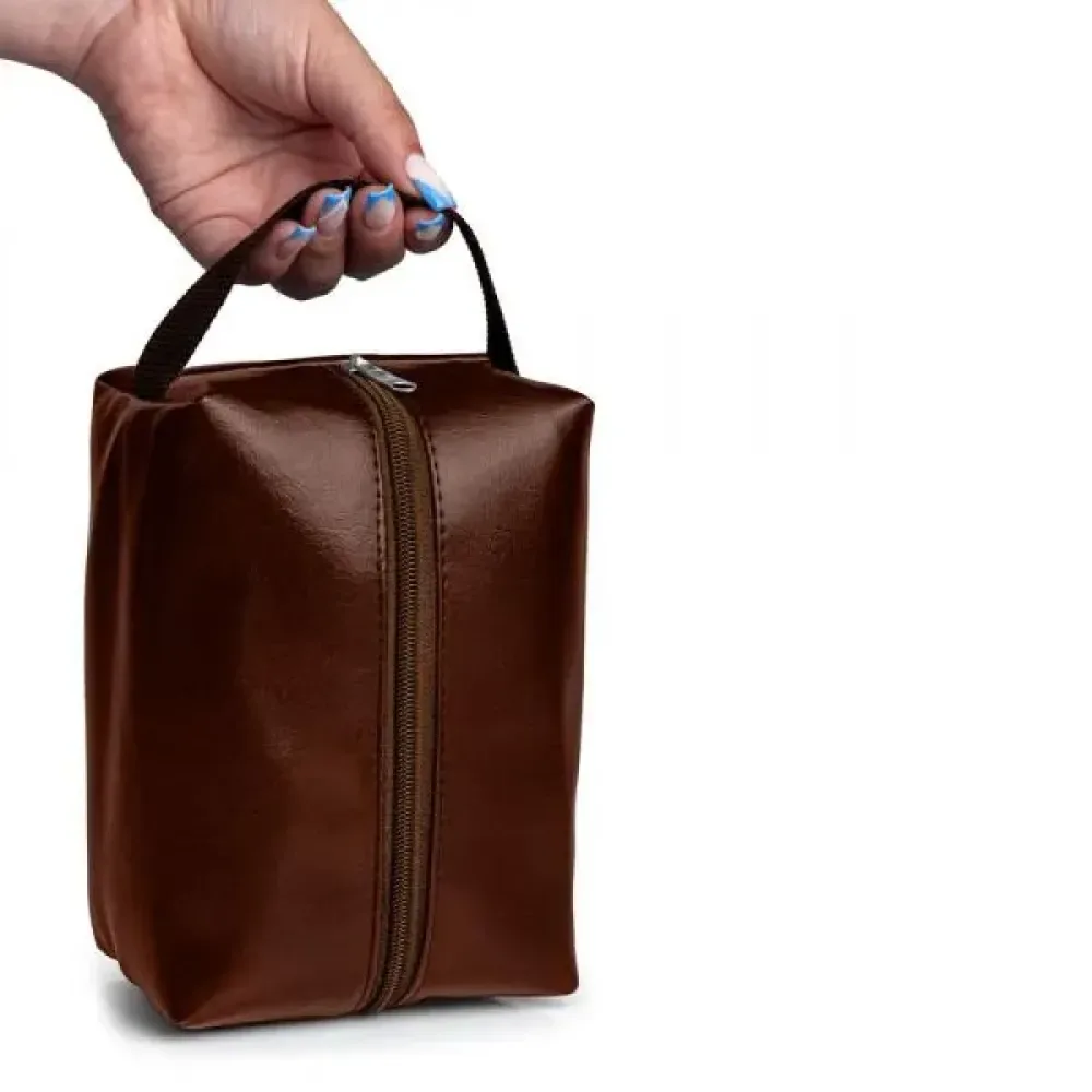 NECESSAIRE C/ ALÇA EM MATERIAL SINTÉTICO - MARROM