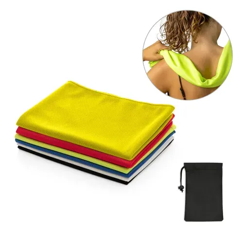 BERNAL. Toalha esportiva refrescante em poliéster 100% reciclado com bolsa em non-woven