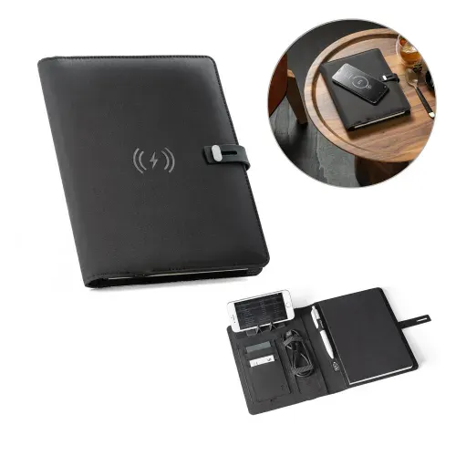 ELEVATE A5 FOLDER. Pasta A5 em poliéster 100% reciclado 300D com carregador wireless embutido 5 000 mAh e bloco com 1280 páginas pautadas