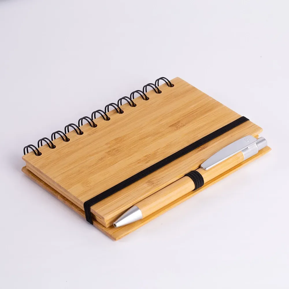 Caderno A6 Capa em Bambu com caneta (14x09cm)